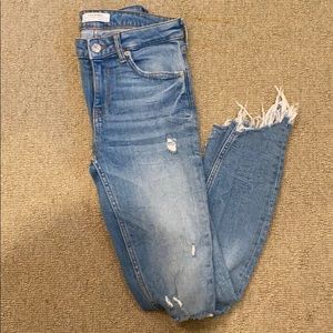 BARELY WORN ZARA RIPPED JEANS